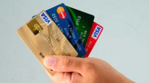 En un año, el incumplimiento en tarjetas de crédito pasó del 1,9% a casi el 4%