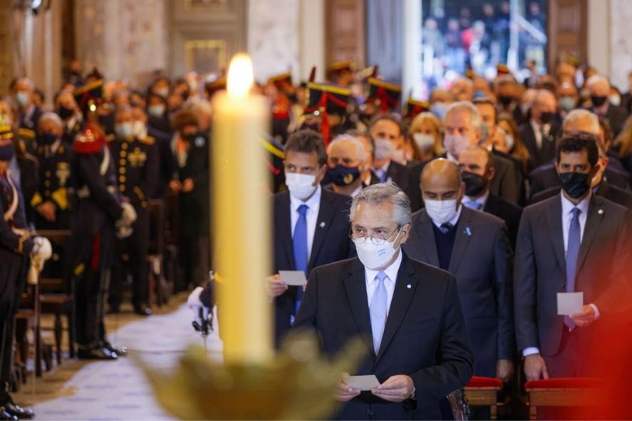 Alberto Fernández y miembros de su gabinete asistieron al Tedeum por el 25 de mayo