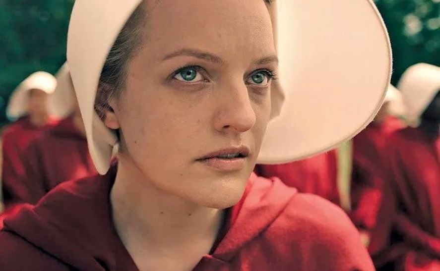 Elisabeth Moss, la protagonista de The Handmaid's Tale.