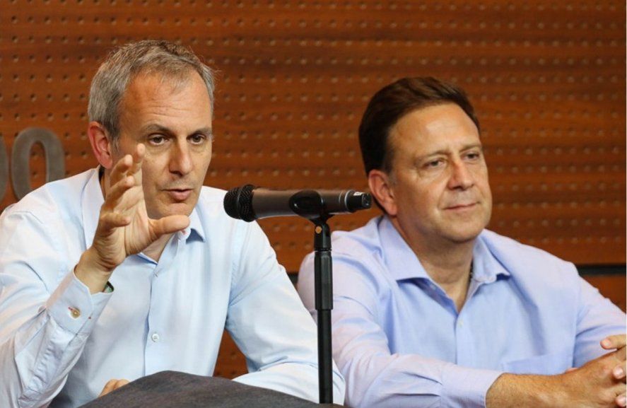 Esteban Tossutti junto a Julian Cook, fundador y primer CEO de Flybondi