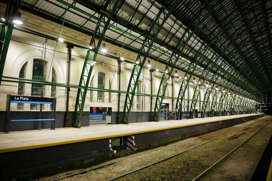 Trenes Argentinos dio a conocer nuevas imágenes del estado de las obras en la Estación de Trenes de La Plata a inaugurarse en principio el próximo martes 29 de noviembre 