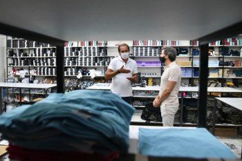 Julio Garro en la fábrica de Tiza