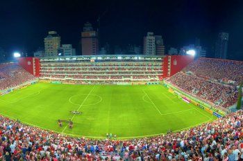 Estudiantes se reencontró con la Copa Libertadores en el estadio de UNO después de casi 38 años