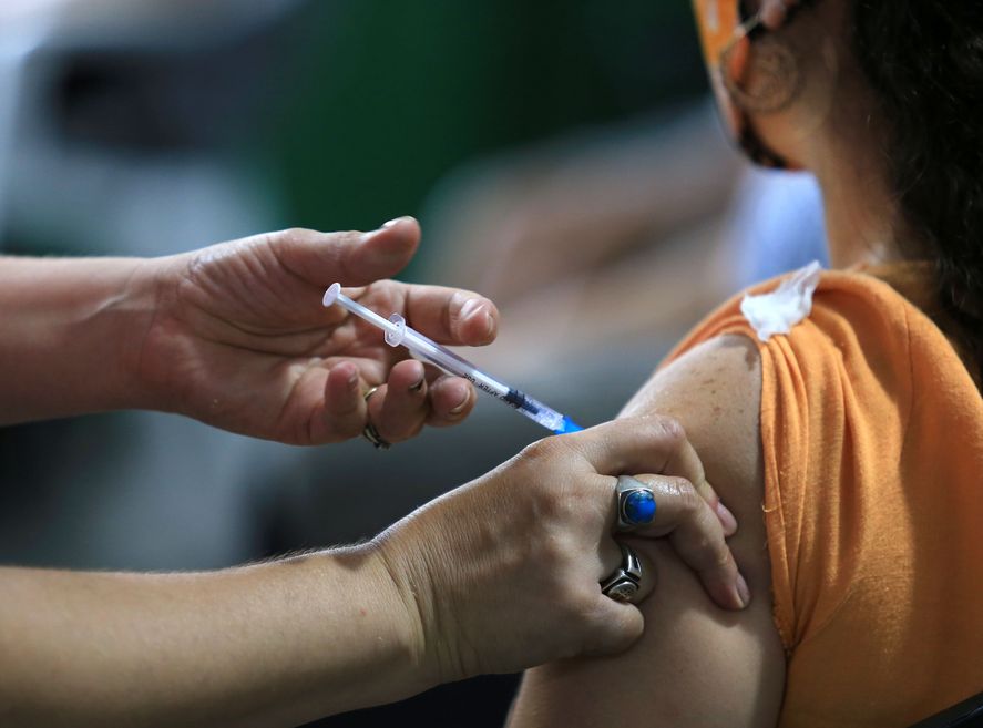 El Ministerio de Salud recomendó a los grupos de riesgo a aplicarse la vacuna antigripal ante la llegada de las bajas temperaturas.
