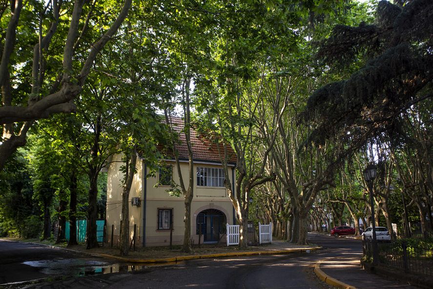 Villa Argentina en la ciudad de Quilmes, donde se filmó la serie de terror adolescente de Disney+.