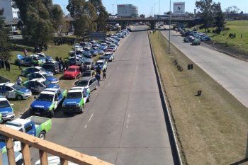 Los policías salieron a las calles a reclamar mejores salarios. Juntos por el Cambio los respaldó. 