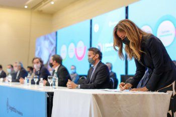 Victoria Tolosa Paz firmó convenios en  La Rioja.