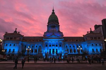 El Congreso se visitó de azul en el Día de las personas sordas
