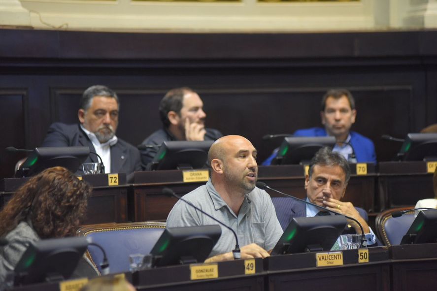 En el marco de la sesión especial para repudiar el atentado a Cristina Kirchner, un diputado propuso una nueva ley de medios que incluya las redes sociales.