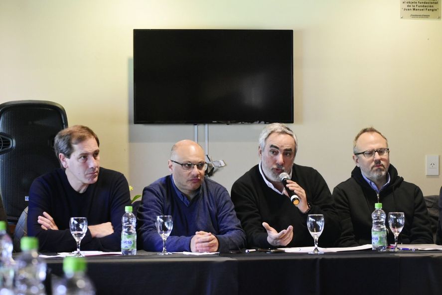 Julio Garro (La Plata), Esteban Reino (Balcarce), Miguel Fernández (Trenque Lauquen) y Diego Valenzuela (Tres de Febrero), los intendentes que llevaron la batuta.