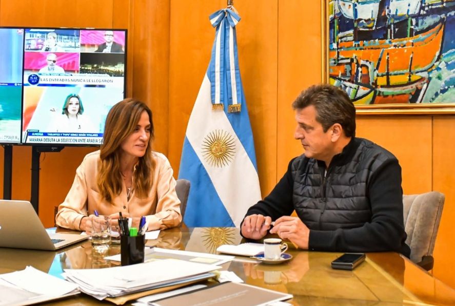 Victoria Tolosa Paz y Sergio Massa se reunieron para definir un aumento de la tarjeta Alimentar.