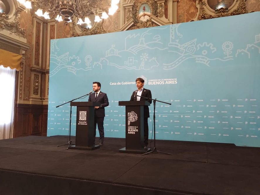El gobernador Axel Kicillof recibió al presidente de la Generalitat de Catalunya, Pere Aragonès, con quien firmó un acuerdo de cooperación entre ambas regiones.