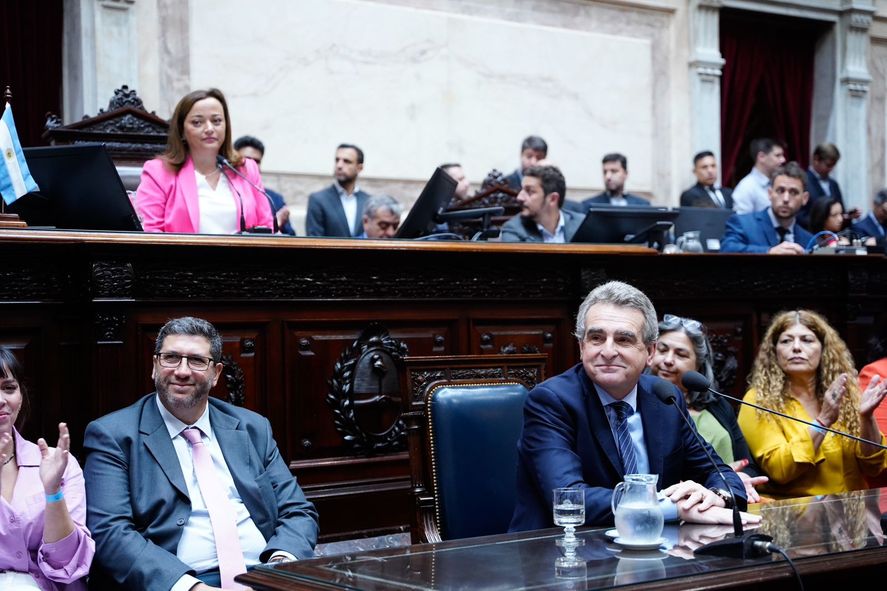 Agustín Rossi valorizó las políticas del Gobierno y cruzó a Mauricio Macri en su exposición
