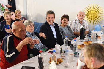 Sergio Massa se reunió con jubilados y jubiladas tras anunciarse el aumento de las jubilaciones.