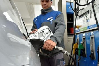 YPF anunció un ajuste en los precios de la nafta.