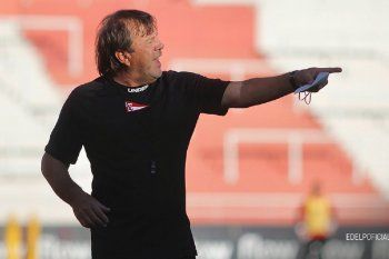 Ricardo Zielinski, técnico de Estudiantes en UNO