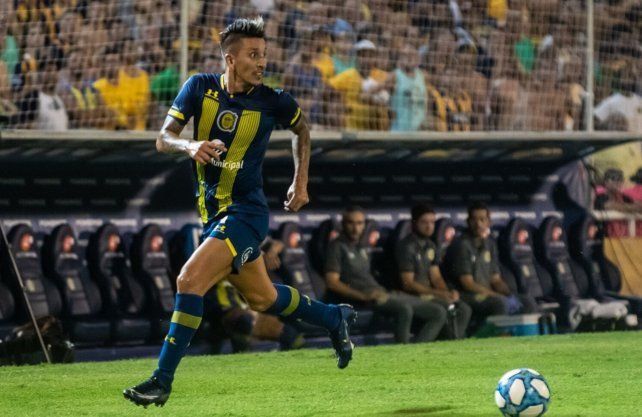 Damián Martínez en uno de los avances para Rosario Central.