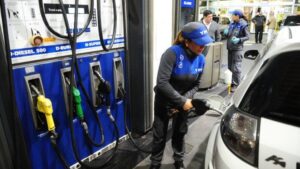 YPF anuncia otro aumento de la nafta en el comienzo de las vacaciones de invierno