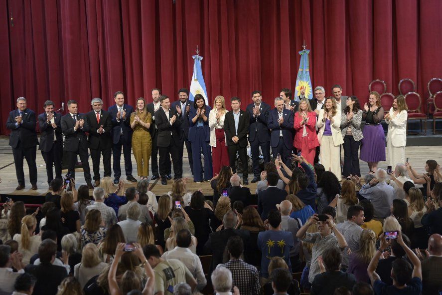 Jura de ministros para el segundo mandato de Axel Kicillof. Diciembre de 2023.