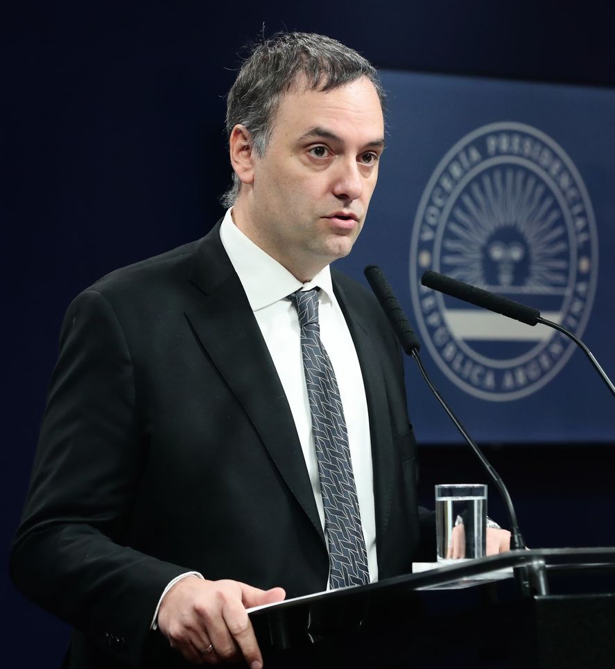 Manuel Adorni agradeció la buena predisposición de los bancos para negociar una salida a los puts.