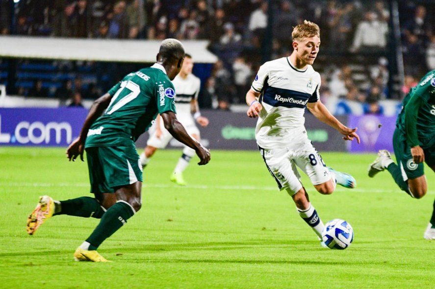 Alexis Steimbach en el partido entre Gimnasia y Goias por la Copa Sudamericana