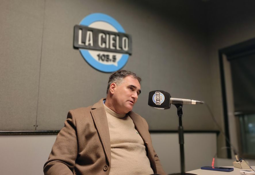 Carlos Anacleto visitó FM Cielo