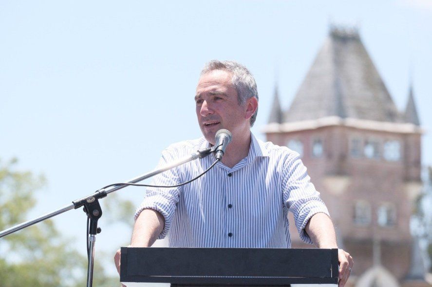 Andrés Larroque anunció el lanzamiento del Programa Fortalecer Envión desde la República de los Niños.