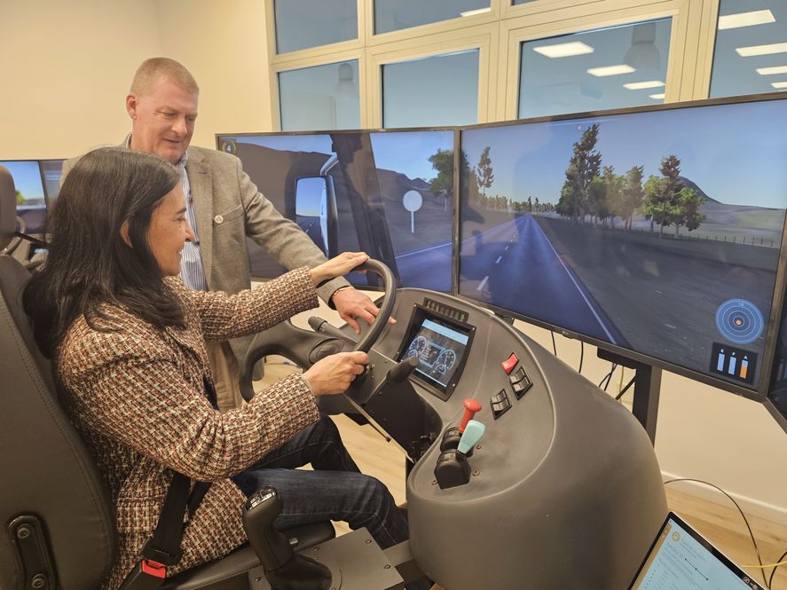 Viviam Perrone en su visita a la Fundación Profesional para el Transporte (FPT)