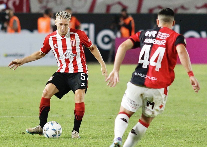 Santiago Ascacibar, gran figura del Clásico, vuelve a ser titular contra Newell's. (Foto: prensa EDLP)