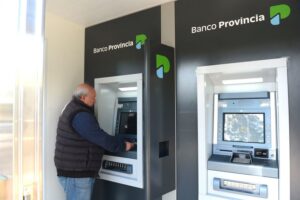 La ANSES oficializó el bono para jubilados, pero ya vale menos de la mitad que al principio