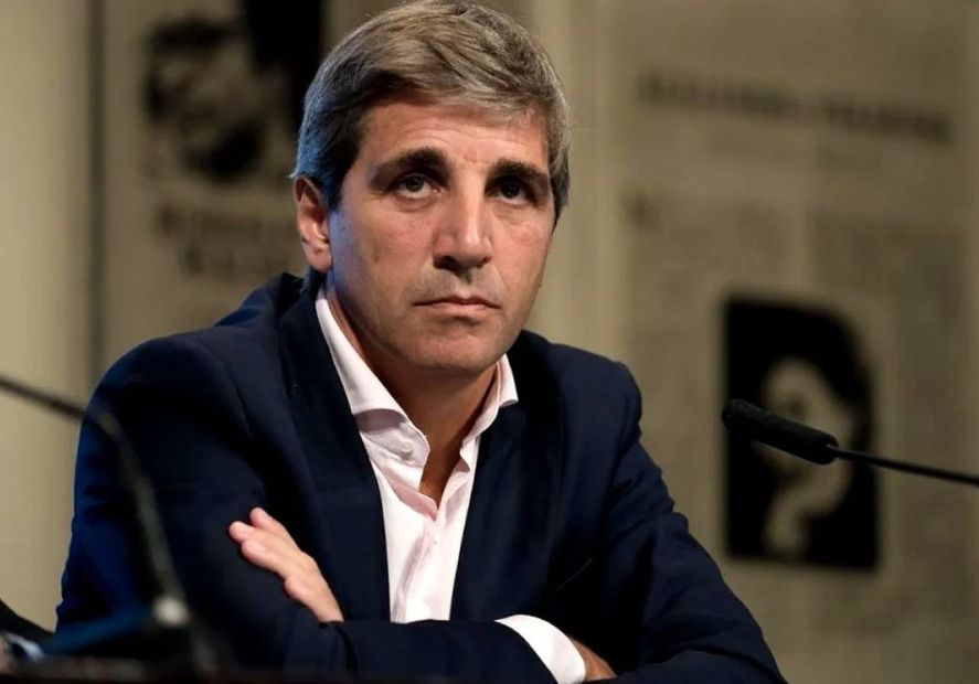 Luis Caputo tiene que designar a tres funcionarios para completar el comité evaluador de proyectos RIGI.