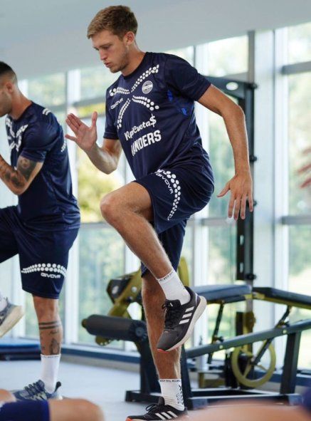 Rodrigo Castillo trabajando en el Campus que posee Gimnasia 