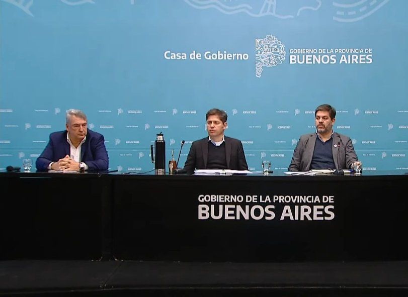 Jorde D'Onofrio, Axel Kicillof y Carlos Bianco en conferencia de prensa.