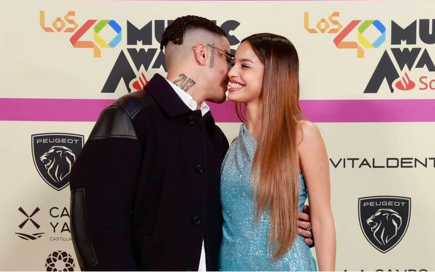 Crecen los rumores de embarazo entre Emilia Mernes y Duki.