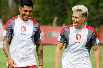 Enzo Pérez y Santiago Ascacíbar en Estudiantes. (Foto: prensa EDLP)