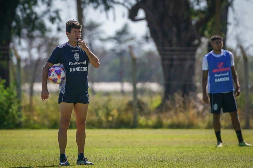 Sebastián Romero en una práctica de Gimnasia en Abasto.