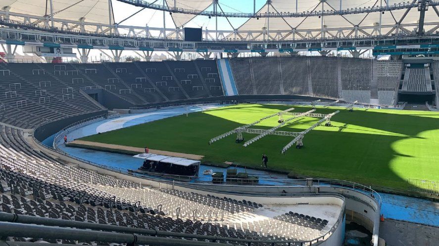 El estado del campo de juego del Estadio Único 