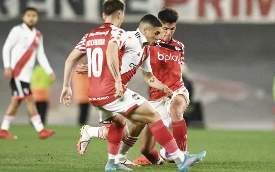 Estudiantes no la pasó bien en sus últimos dos duelos con River.