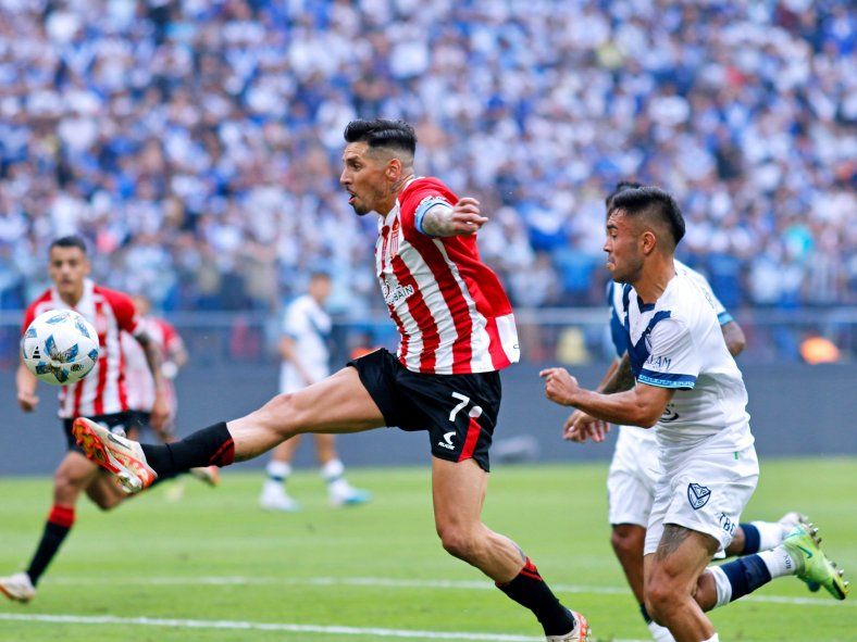 José Sosa en la final entre Estudiantes y Vélez por la Copa de la Liga Profesional 2024