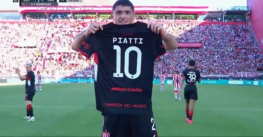 Facundo Rodríguez y la dedicatoria para Pablo Piatti en el primer gol de Estudiantes.