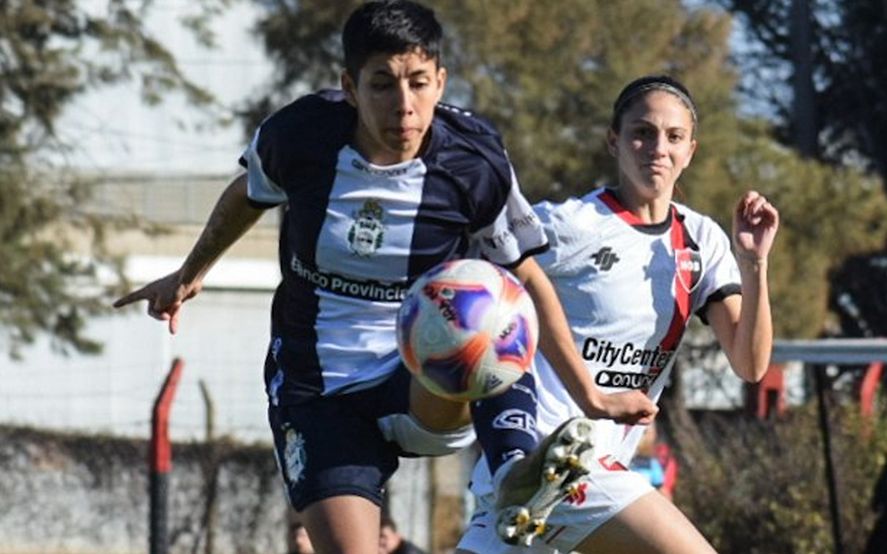 Florencia Gaetán, delantera del fútbol femenino de Gimnasia. (Foto: prensa GELP)