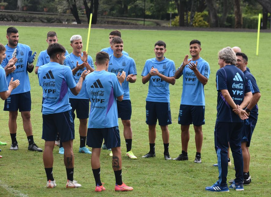 La Selección Argentina Sub 20 se prepara para el debut en Colombia.