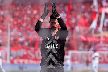 en falta: los jugadores de independiente le pidieron disculpas a su gente tras la caida en sarandi