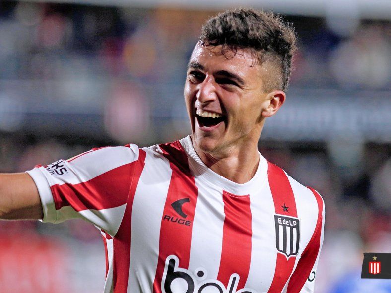 Gastón Benedetti festeja uno de sus goles ante Vélez, los primeros en la Primera de Estudiantes. (Foto: prensa EDLP)