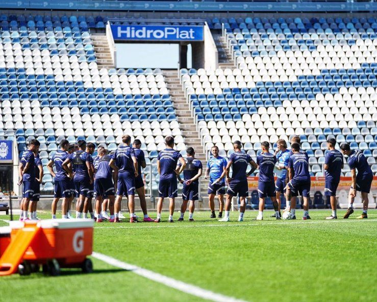 Gimnasia entrenó en el Bosque pensando en el próximo encuentro de la Liga Profesional