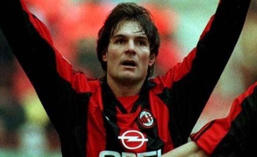 Andrés Guglielminpietro con la camiseta del Milan hace más de dos décadas.