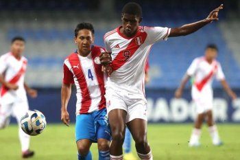 Víctor Guzmán delantero de Perú que sigue Estudiantes