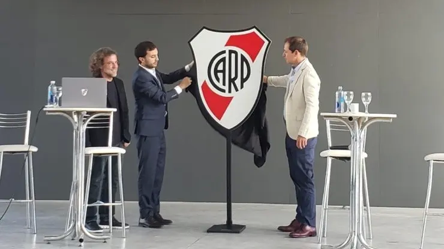 River entró en el cambio: este es su nuevo escudo.