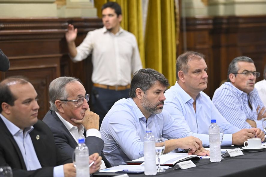 Intendentes bonaerenses de la UCR presionan por la unidad y piden un plan de Partido