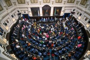 La rosca política no sabe de necesidades y paraliza la Legislatura
